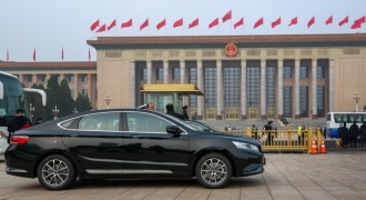 开启美好新征程 吉利博瑞四度成为全国两会服务用车