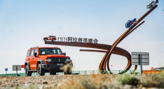 潮玩越野嗨翻阿拉善 坦克现象成英雄会最新IP