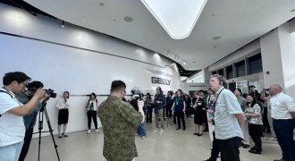 Aurobay极光湾CEO王瑞平对话国际媒体团：动力技术矩阵驱动全球电气化转型